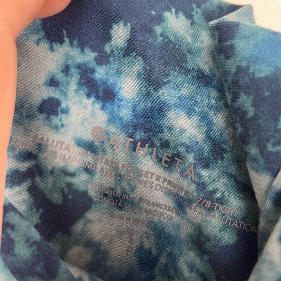 Athleta salutation stash pocket 7/8 printed leggings - Picture 4 of 6